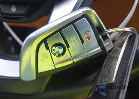 2020 BMW 530I xDrive z USA, uszkodzony, nr VIN WBAJR7C06LWW55468